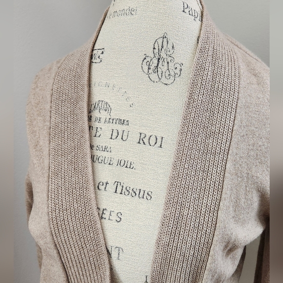 BANANA REPUBLIC cashmere blend ecru/ beige color cardigan in size S - Picture 3 of 10